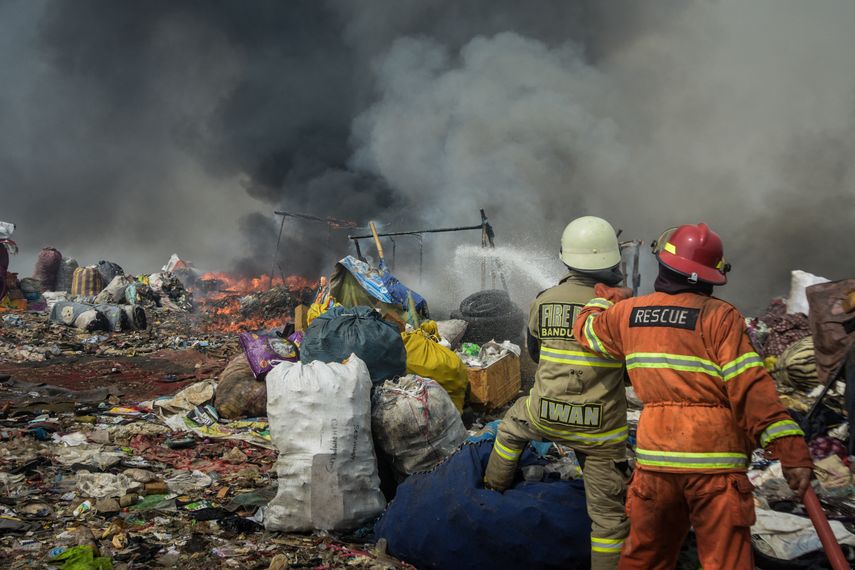 Indonesia: Estado de emergencia por incendio en vertedero