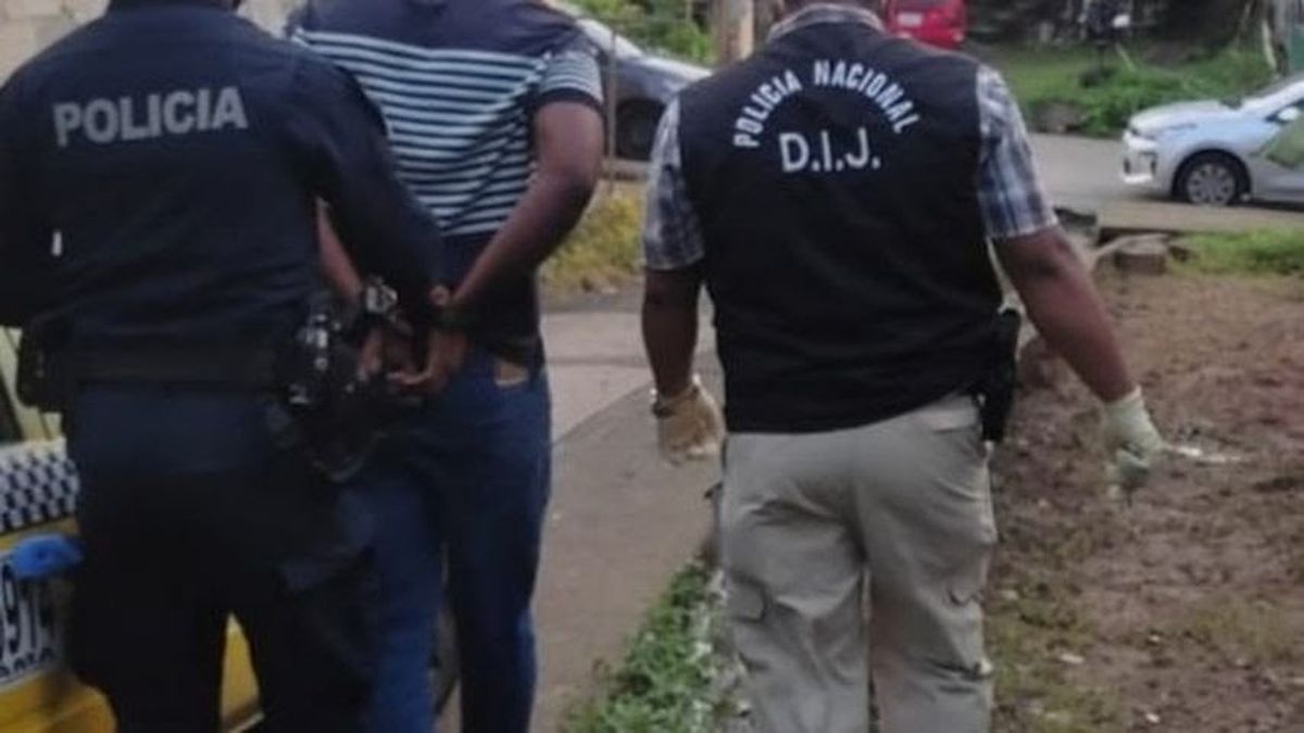 Notificación periódica a hombre que se hacía pasar por médico cirujano