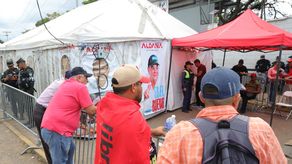 En Honduras electores esperan resultados de las elecciones, a casi un mes después de las votaciones.