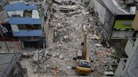 Colombia avanza este domingo en la remoción de escombros tras la destrucción provocada hace casi una semana por un potente terremoto, ya con escasas probabilidades de rescatar sobrevivientes. Colombia avanza este domingo en la remoción de escombros tras la destrucción provocada hace casi una semana por un potente terremoto, ya con escasas probabilidades de rescatar sobrevivientes.
