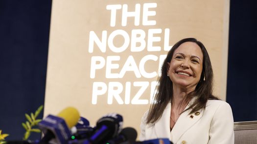 La salida de la líder opositora María Corina Machado, de Venezuela para llegar a Oslo, donde debía recibir el Nobel de la Paz, es digna de una película de espías. La salida de la líder opositora María Corina Machado, de Venezuela para llegar a Oslo, donde debía recibir el Nobel de la Paz, es digna de una película de espías.