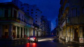 Qué saber sobre la falla eléctrica que sumió a Cuba en la oscuridad