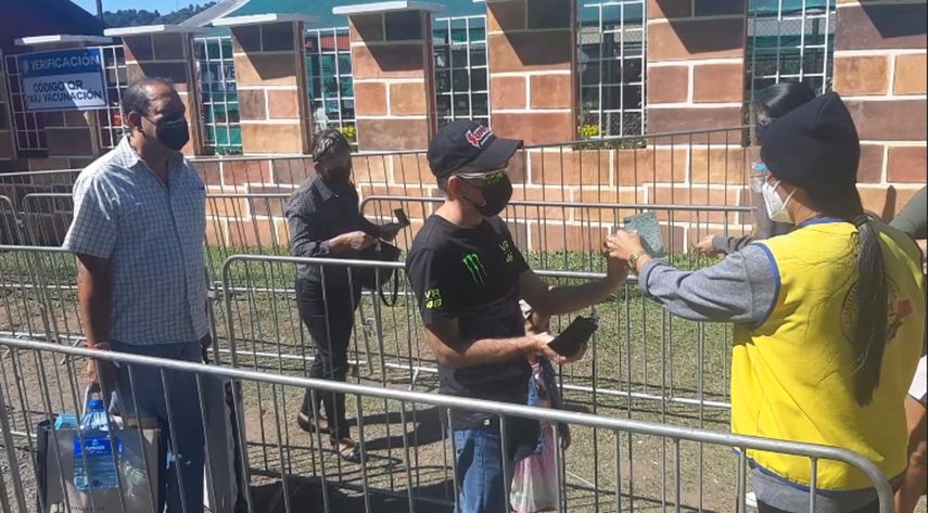 Autoridades del MINSA indicaron que el sistema de verificaci&oacute;n del esquema de vacunaci&oacute;n por QR para quienes pretenden ingresar a la Feria de Boquete ha sido efectivo.