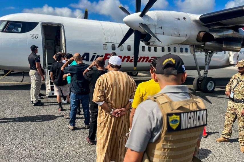 El Servicio Nacional de Migración de Panamá informó sobre la deportación y expulsión de 33 ciudadanos nicaragüenses por incumplir la normativa migratoria vigente