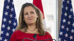 Exministra de Finanzas de Canadá anuncia su candidatura para suceder a Trudeau