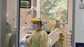 Capacitan a enfermeras en manejo de equipos y pacientes Covid-19