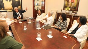 Mulino se reúne con lideresas para discutir cambios en el Ministerio de la Mujer