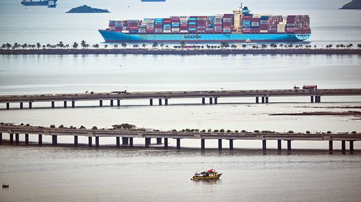 Panamá anunció este viernes que mantiene contactos con la compañía danesa Maersk para que asuma temporalmente dos puertos que opera la firma hongkonesa CK Hutchison, cuya concesión fue anulada por la justicia, una decisión rechazada por la firma asiática y por China.