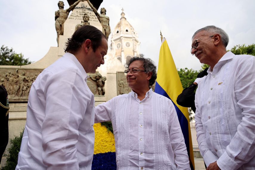 Petro busca en Panamá recuperar memoria histórica de colombianos muertos en siglo XIX