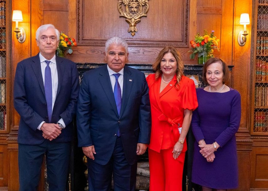 El presidente de la República, José Raúl Mulino, afirmó en Nueva York que “el momento de invertir en Panamá es ahora”, durante su exposición en el foro del Consejo de las Américas (COA), en la que participaron representantes de gigantes globales como Apple, Google, Amazon, Pfizer, ExxonMobil, Visa y Warner Bros. El presidente de la República, José Raúl Mulino, afirmó en Nueva York que “el momento de invertir en Panamá es ahora”, durante su exposición en el foro del Consejo de las Américas (COA), en la que participaron representantes de gigantes globales como Apple, Google, Amazon, Pfizer, ExxonMobil, Visa y Warner Bros.