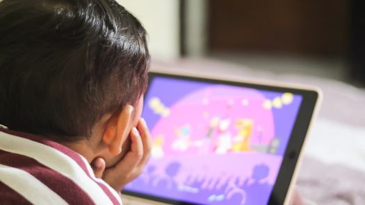 Tecnología sin control: crece la obesidad digital y enfermedades en la niñez panameña