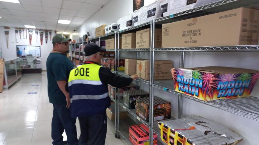 El director Institucional en Asuntos de Seguridad Pública (Diasp) del Minseg, Roger Mojica, reiteró que la normativa vigente prohíbe la venta de material pirotécnico a menores de edad.