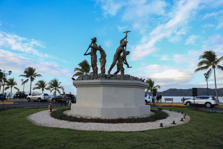 Panamá homenajeó a españoles que trabajaron en construcción del Canal