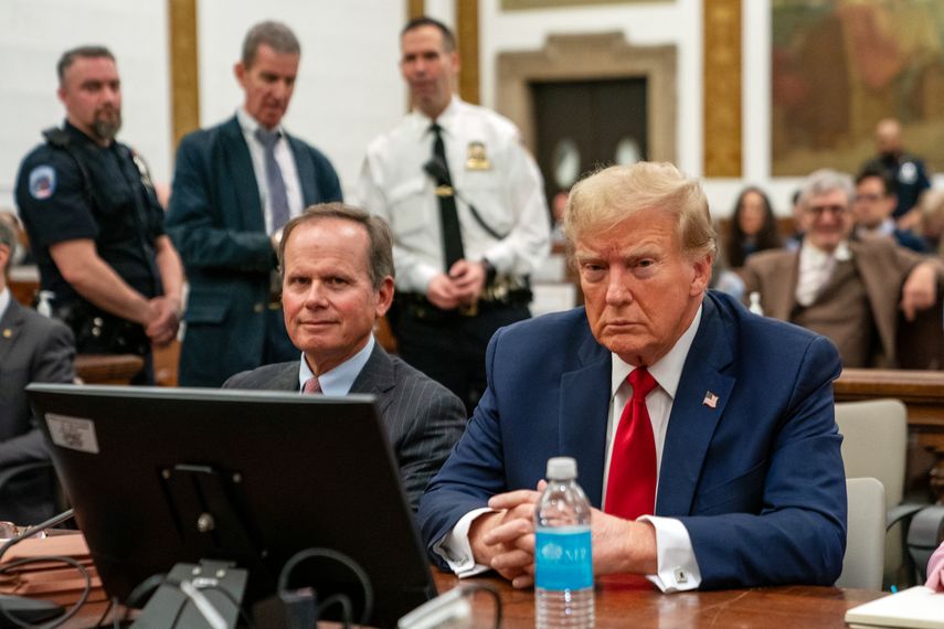 Como expresidente de Estados Unidos (EEUU), Donald Trump no es inmune a ser procesado y puede ser juzgado por conspiración para anular las elecciones de 2020, dictaminó este martes un tribunal federal de apelaciones en un fallo histórico. Como expresidente de Estados Unidos (EEUU), Donald Trump no es inmune a ser procesado y puede ser juzgado por conspiración para anular las elecciones de 2020, dictaminó este martes un tribunal federal de apelaciones en un fallo histórico.