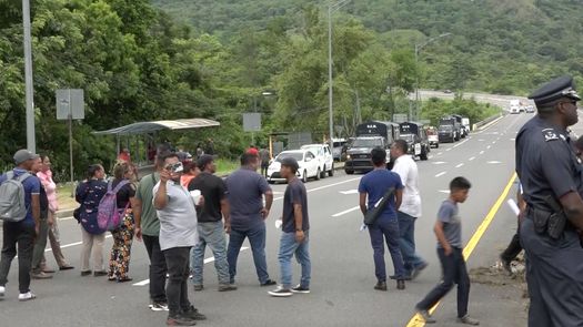 Durante la protesta, los transportistas señalaron que las calles hacia Llano Ñopo están destruidas y esto ha generado accidentes.