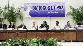 FARC y gobierno logran histórico acuerdo final de paz para Colombia