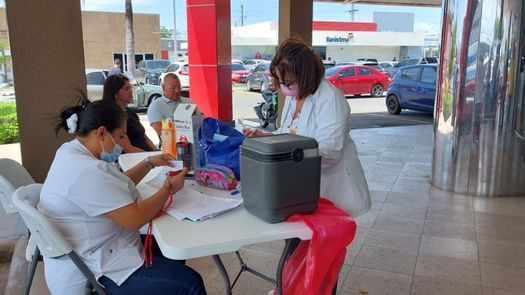Durante la vacunación en David, el Minsa eeiteró que para las personas que recientemente han resultado positivas al covid-19 es necesario esperar un mes para proceder con la aplicación de la vacuna bivalente.