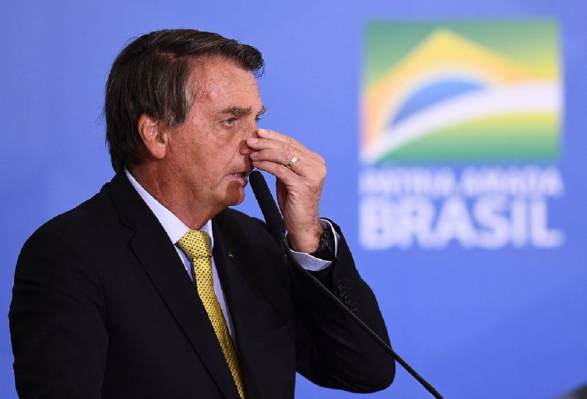 Desde el inicio de la emergencia sanitaria en Brasil, Jair Bolsonaro minimiz&oacute; la pandemia y defendi&oacute; medicamentos sin eficacia.