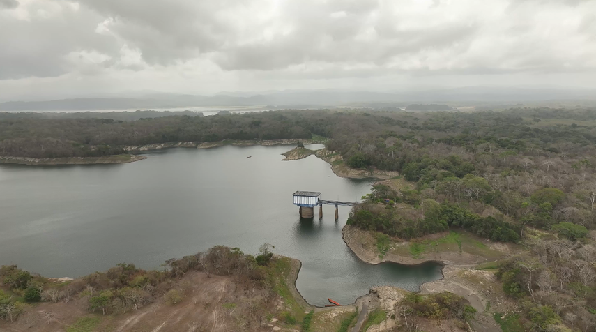 El Fenómeno del Niño se ha sentido en los niveles de los lagos tanto en Panamá como en la región. El Fenómeno del Niño se ha sentido en los niveles de los lagos tanto en Panamá como en la región.