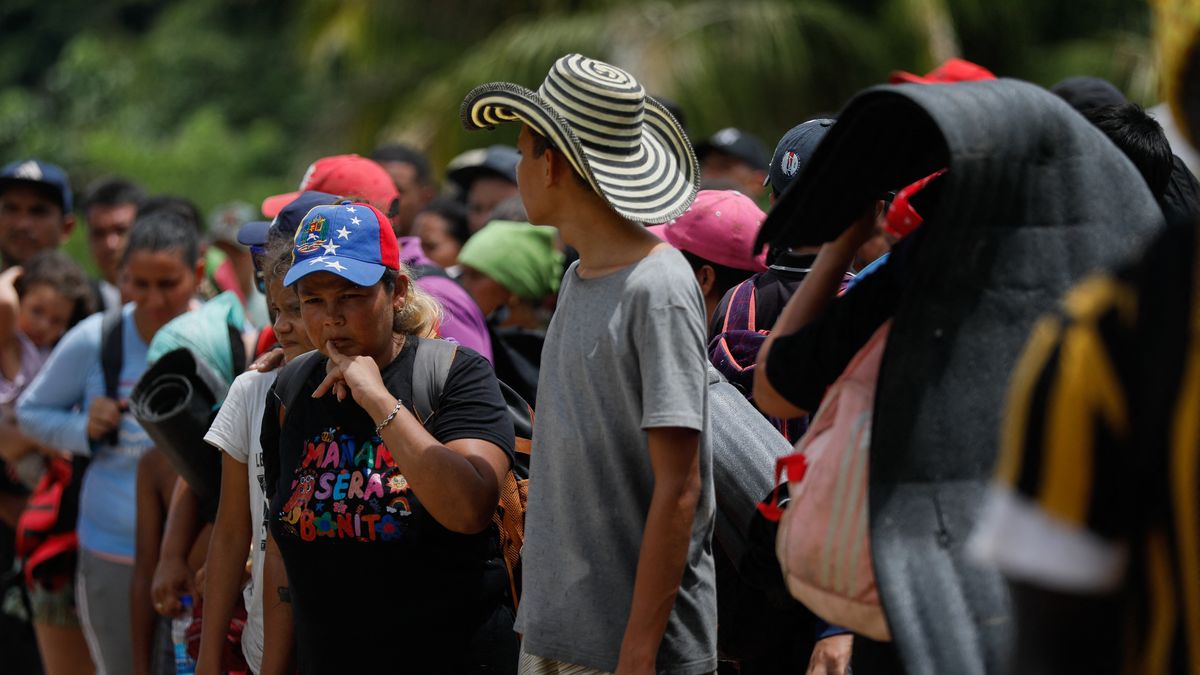Baja la cifra de migrantes que aguardan en Colombia para cruzar el Darién