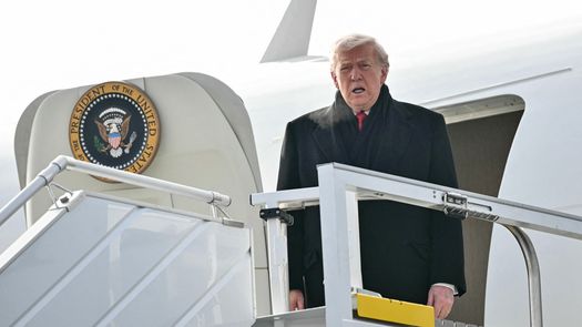 El Foro de Davos aguarda este miércoles al presidente estadounidense, Donald Trump, en un ambiente convulso por su pretensión de apoderarse de Groenlandia y la oposición firme de los europeos. El Foro de Davos aguarda este miércoles al presidente estadounidense, Donald Trump, en un ambiente convulso por su pretensión de apoderarse de Groenlandia y la oposición firme de los europeos.