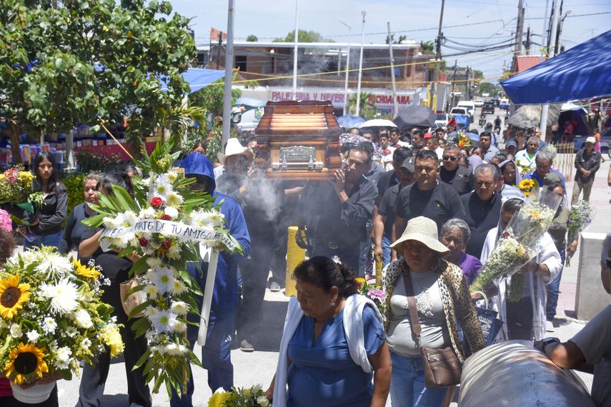 México despidió al asesinado alcalde de Temoac. AFP