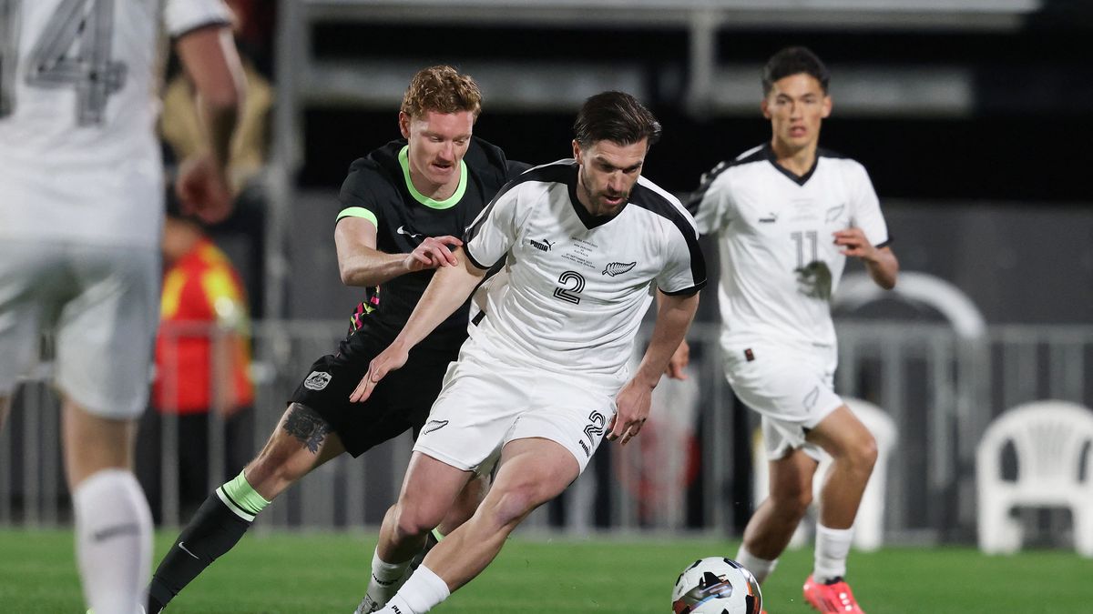 El neozelandés Tim Payne, un futbolista acostumbrado a desarrollar su carrera lejos de los focos, se ha convertido en una de las historias más llamativas de la previa del Mundial gracias a una campaña viral nacida en Argentina que ha movilizado a millones de aficionados en su apoyo y en el de los All Whites. El neozelandés Tim Payne, un futbolista acostumbrado a desarrollar su carrera lejos de los focos, se ha convertido en una de las historias más llamativas de la previa del Mundial gracias a una campaña viral nacida en Argentina que ha movilizado a millones de aficionados en su apoyo y en el de los All Whites.