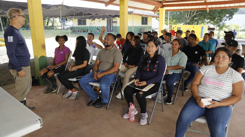 Mujeres se suman a la protección de bosques en Darién. Mujeres se suman a la protección de bosques en Darién.