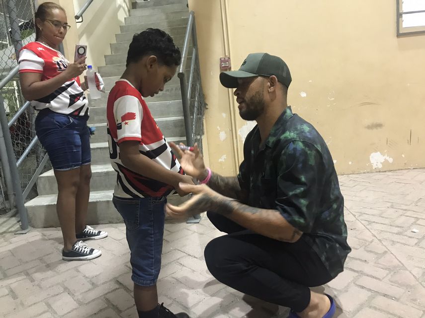 Edmundo Sosa alienta a los pequeños a perseguir sus sueños