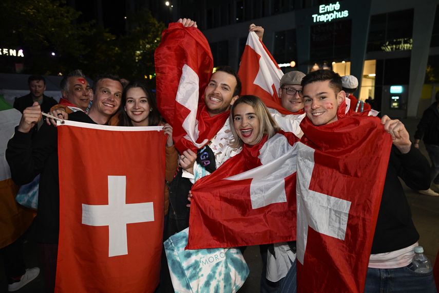 Suiza ganó este domingo el popular concurso de Eurovisión con la canción "The code" de Nemo, en una edición marcada por la controversia alrededor de la participación de Israel, que generó manifestaciones propalestinas en la ciudad sueca de Malmö. Suiza ganó este domingo el popular concurso de Eurovisión con la canción "The code" de Nemo, en una edición marcada por la controversia alrededor de la participación de Israel, que generó manifestaciones propalestinas en la ciudad sueca de Malmö.