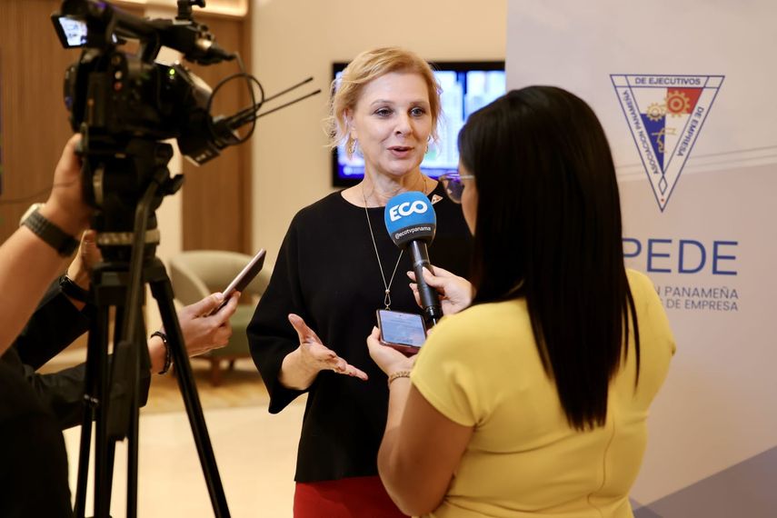 La presidenta de Apede