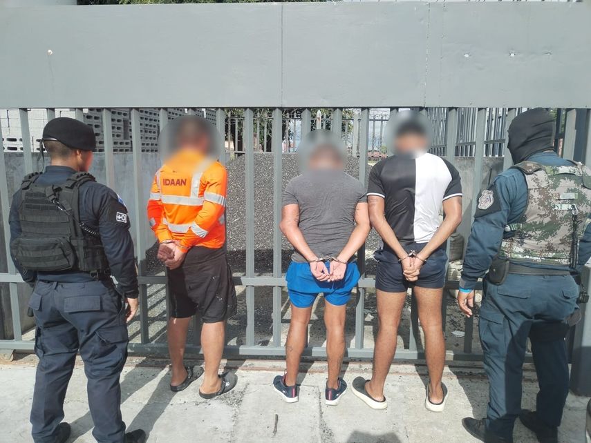 En el sector de Barraza y Cinta Costera, los estamentos de seguridad lograron retener a varias personas encapuchadas, señaló la Policía Nacional. En el sector de Barraza y Cinta Costera, los estamentos de seguridad lograron retener a varias personas encapuchadas, señaló la Policía Nacional.