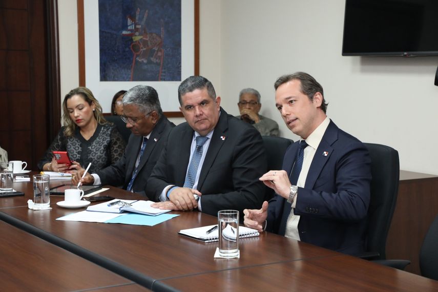 La Comisi&oacute;n Interinstitucional que est&aacute; encargada de coordinar el Plan de Acci&oacute;n para el Cierre de la mina Cobre Panam&aacute; present&oacute; ante los representantes del Sistema de Naciones Unidas, del Grupo Banco Mundial (BM) y del BID, los avances en los ejes de acci&oacute;n y propuestas de pr&oacute;ximos pasos.