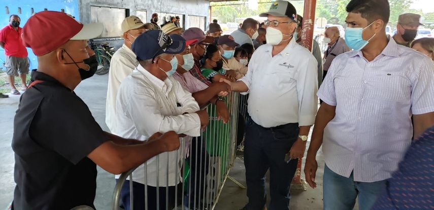 Los productores de plátano de Barú sostuvieron una reunión con el MIDA tras el cierre de calles en Manaca.