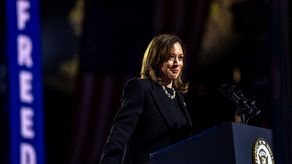 Kamala Harris busca conectar con votantes indecisos en entrevistas de última hora