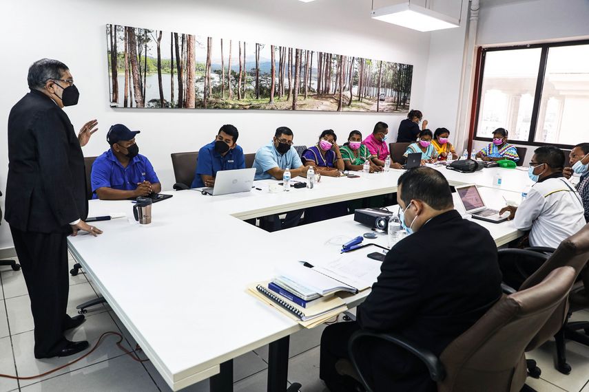 El Tribunal Electoral inform&oacute; que el decreto tambi&eacute;n agrega que en la consulta se escoger&aacute; al cacique general, tres caciques regionales y nueve &nbsp;locales.