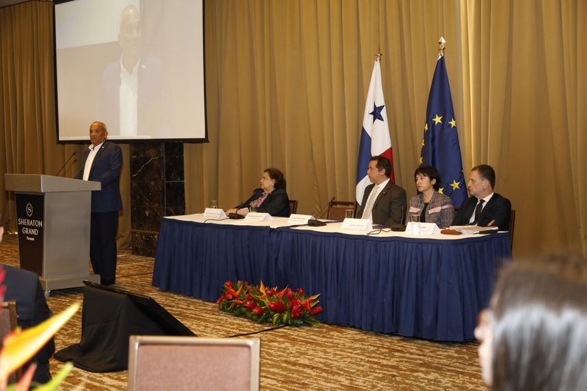 Panamá y UE buscan impulsar transición energética del país