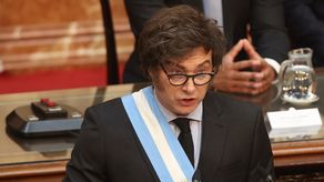 Milei dijo que vetará leyes si es necesario para alcanzar déficit cero en 2025