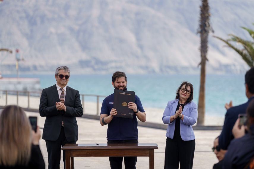 Chile promulga nuevo impuesto a gran minería del cobre