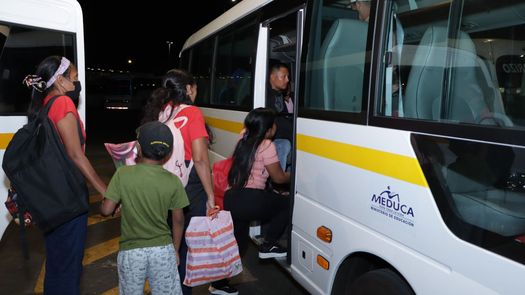 El Ministerio de Educación (MEDUCA) iniciará a partir de este viernes 19 y hasta el 23 de diciembre de 2025 el traslado de mil 342 docentes que prestaron servicio durante el año escolar 2025 en áreas de difícil acceso del país. El Ministerio de Educación (MEDUCA) iniciará a partir de este viernes 19 y hasta el 23 de diciembre de 2025 el traslado de mil 342 docentes que prestaron servicio durante el año escolar 2025 en áreas de difícil acceso del país.