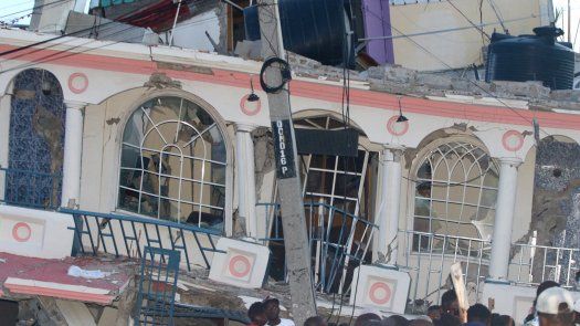 Haití: Al menos 724 muertos. Rescatistas continúan búsqueda de supervivientes