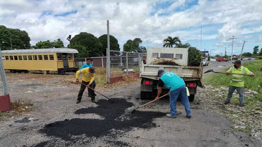 El evidente deterioro de diversos caminos de producción nacional en Bugaba, llevó al MOP en conjunto con juntas comunales a la reparación de las vías.