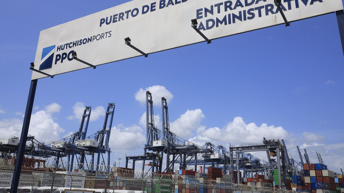 El conglomerado hongkonés CK Hutchison anunció este viernes que ha ampliado su demanda de arbitraje internacional contra Panamá por la retirada de la concesión de dos puertos cercanos al Canal, tras presentar un suplemento a su petición inicial ante un tribunal internacional.