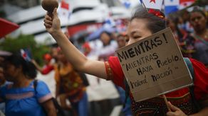 Feministas marcharon contra iniciativas del Gobierno