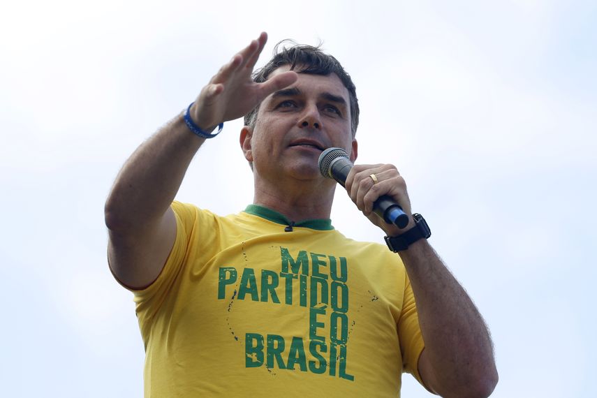 Lula y Flávio Bolsonaro abren la campaña en sus cunas políticas con foco en la seguridad