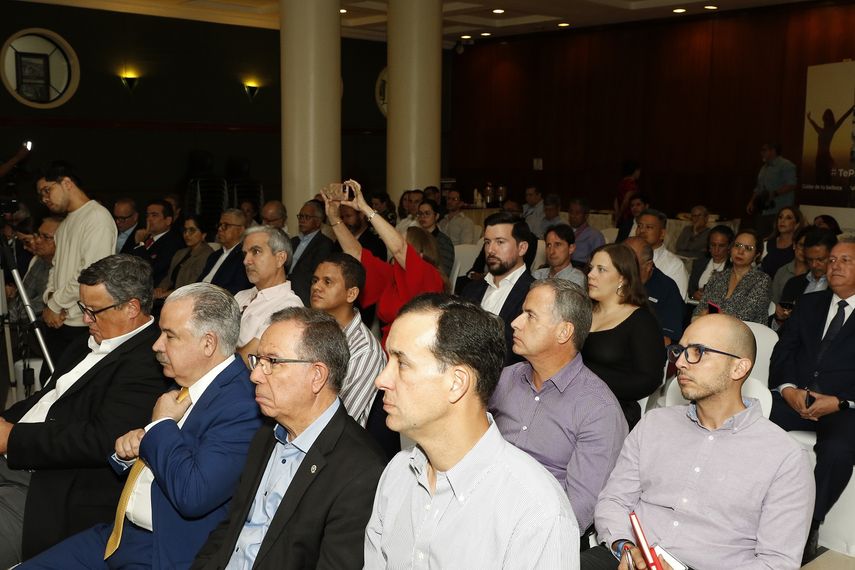 Adolfo Fábrega, presidente de la Cámara de Comercio, indicó que el ente sigue siendo un defensor acérrimo de la democracia y respetuoso del Estado de Derecho. Adolfo Fábrega, presidente de la Cámara de Comercio, indicó que el ente sigue siendo un defensor acérrimo de la democracia y respetuoso del Estado de Derecho.