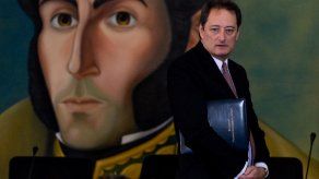 EEUU ordena al personal diplomático no esencial que abandone Venezuela
