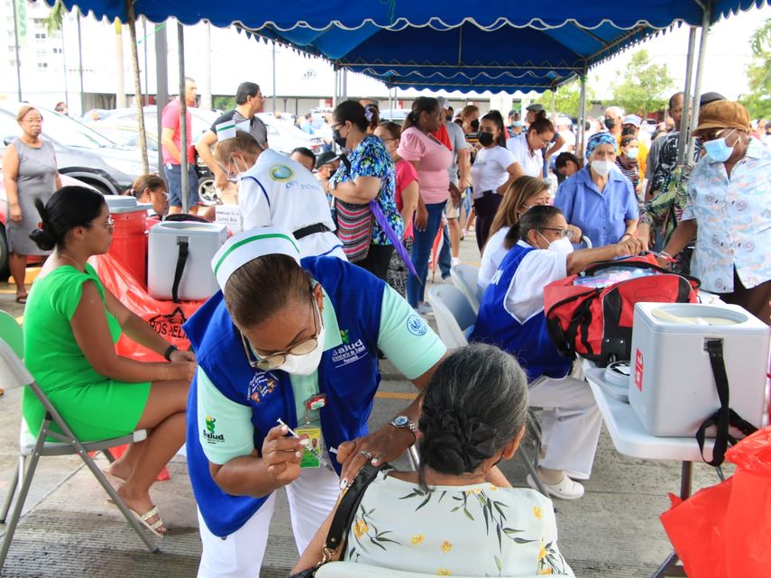 El Minsa anunciará en las próximas horas cuando serán los días y lugares de vacunación. El Minsa anunciará en las próximas horas cuando serán los días y lugares de vacunación.