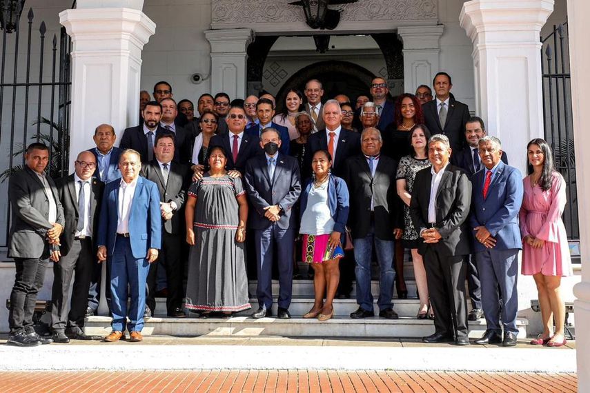 Nito Cortizo posa con los miembros del Consejo de Seguimiento y Cumplimiento de la Ley de Política Agroalimentaria de Estado (PADE). Nito Cortizo posa con los miembros del Consejo de Seguimiento y Cumplimiento de la Ley de Política Agroalimentaria de Estado (PADE).