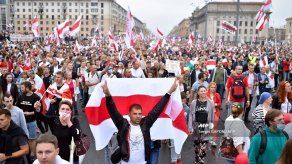 Decenas de miles de bielorrusos protestan en Minsk contra el gobierno de Lukashenko